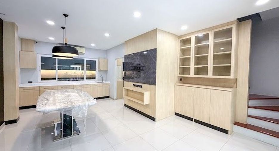 À vendre 6 chambres maison à Don Mueang, Bangkok