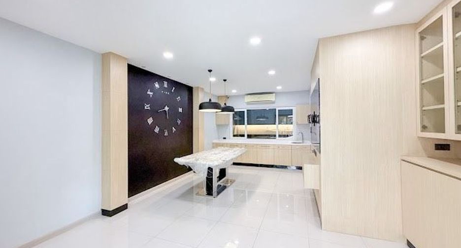 À vendre 6 chambres maison à Don Mueang, Bangkok