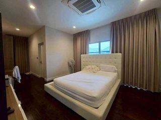Haus zum Kauf mit 4 Zimmer in Bang Khae, Bangkok