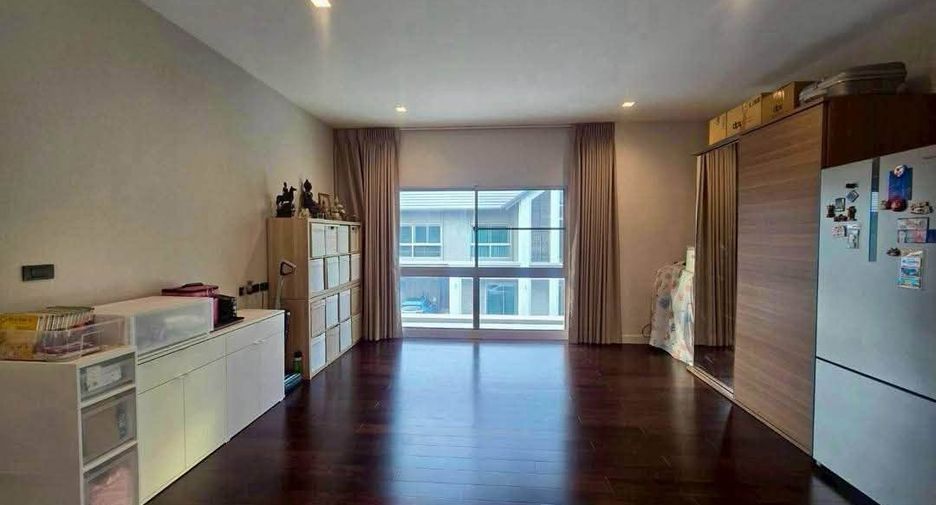 Haus zum Kauf mit 4 Zimmer in Bang Khae, Bangkok