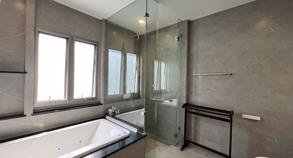 Haus zum Kauf mit 4 Zimmer in Bang Khae, Bangkok