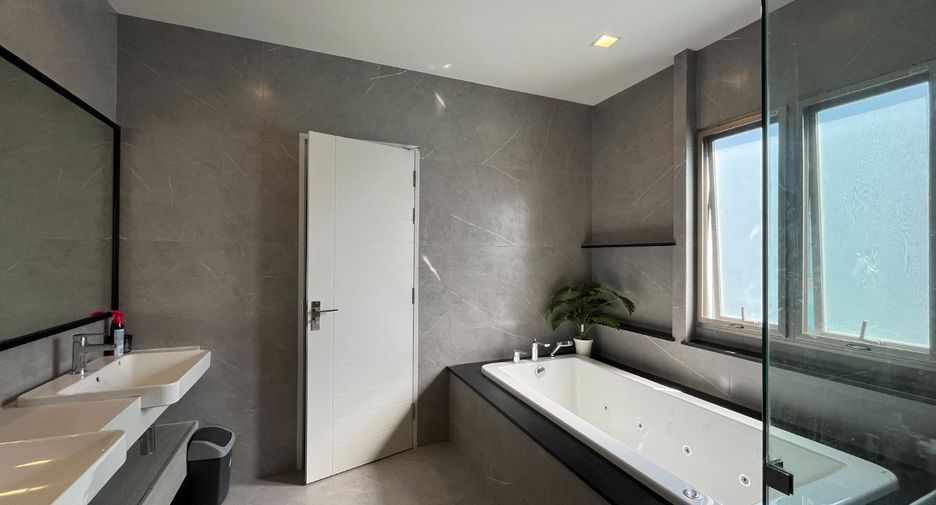 Haus zum Kauf mit 4 Zimmer in Bang Khae, Bangkok