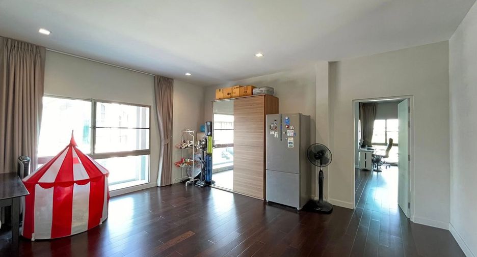 Haus zum Kauf mit 4 Zimmer in Bang Khae, Bangkok
