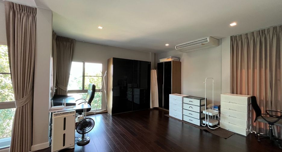 Haus zum Kauf mit 4 Zimmer in Bang Khae, Bangkok
