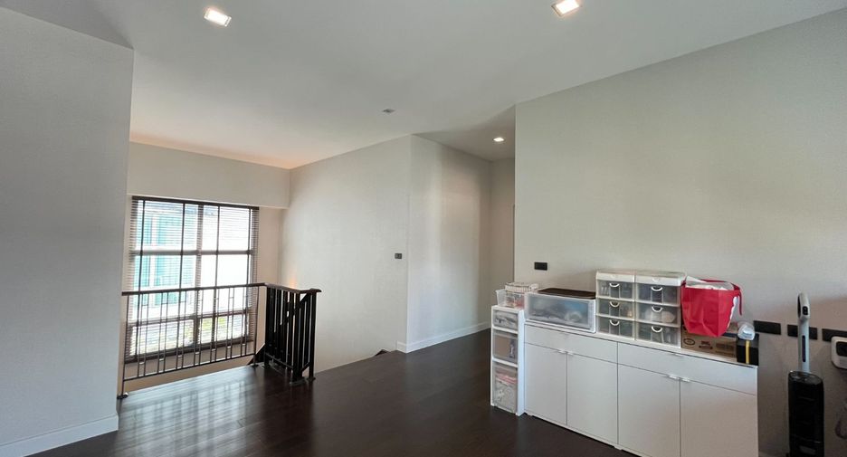 Haus zum Kauf mit 4 Zimmer in Bang Khae, Bangkok