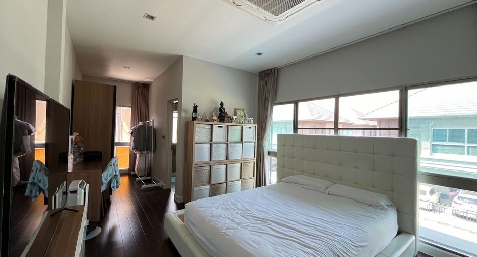 Haus zum Kauf mit 4 Zimmer in Bang Khae, Bangkok
