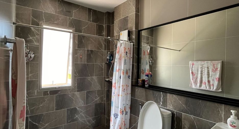 Haus zum Kauf mit 4 Zimmer in Bang Khae, Bangkok