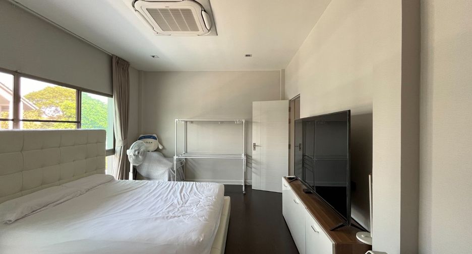 Haus zum Kauf mit 4 Zimmer in Bang Khae, Bangkok