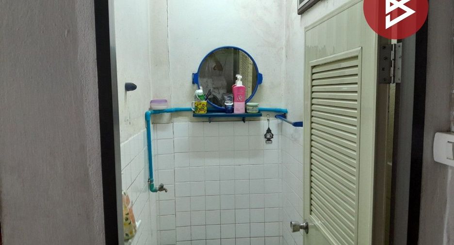 Casa adosada en venta de 2 habitaciones en Min Buri, Bangkok