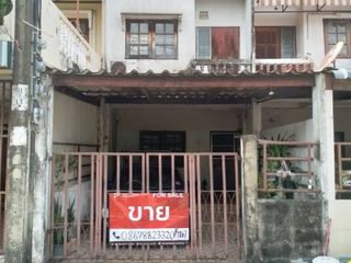 Casa adosada en venta de 2 habitaciones en Min Buri, Bangkok