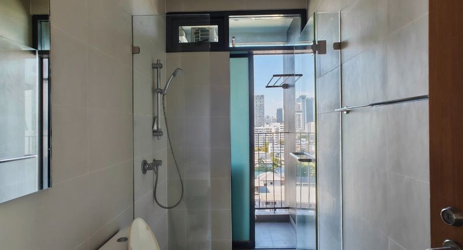 For sale 2 ベッドルーム condo in Yan Nawa, Bangkok