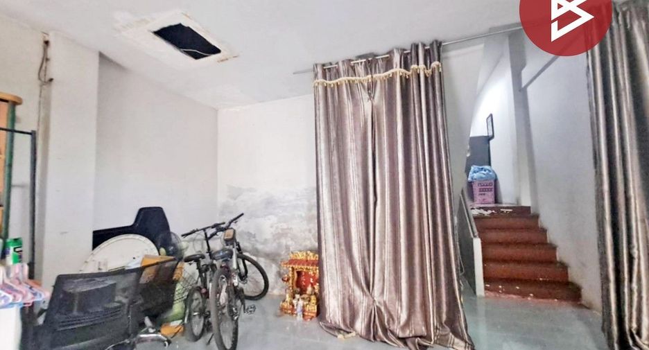 Casa adosada en venta de 4 habitaciones en Bang Bon, Bangkok