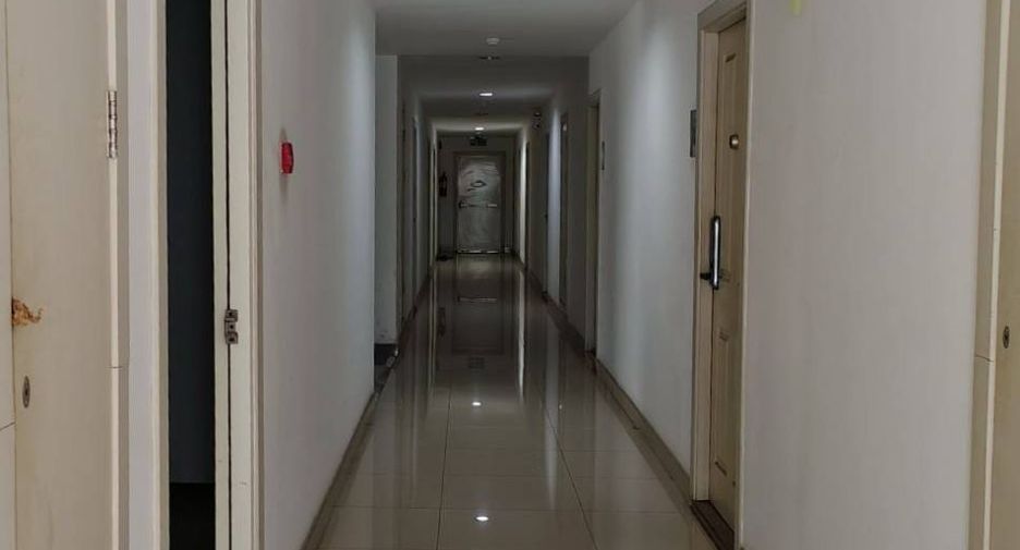 For sale 1 bed condo in Bang Kapi, Bangkok