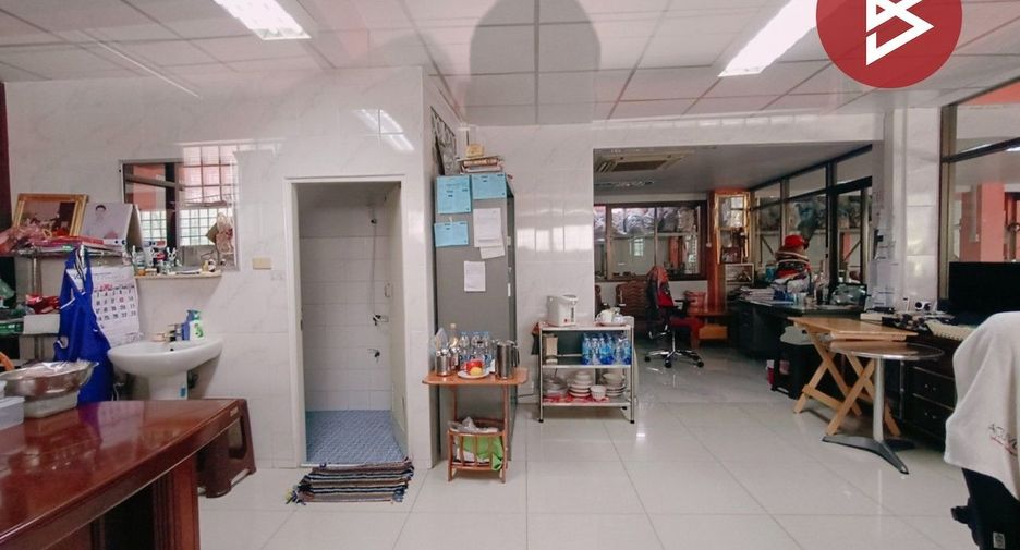 À vendre 11 chambres local commercial à Mueang Samut Prakan, Samut Prakan