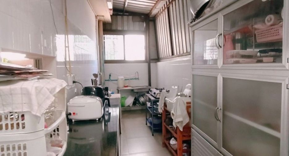 À vendre 11 chambres local commercial à Mueang Samut Prakan, Samut Prakan