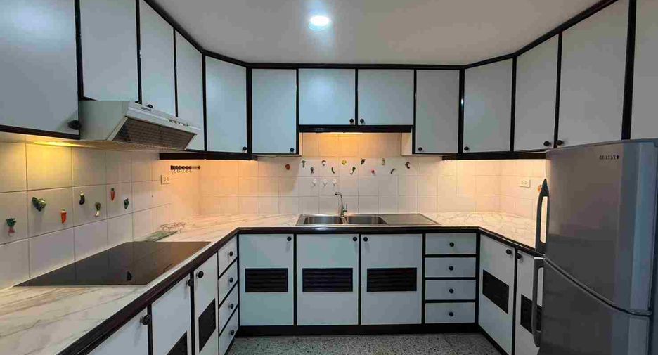 À vendre 2 chambres condo à Na Jomtien, Pattaya