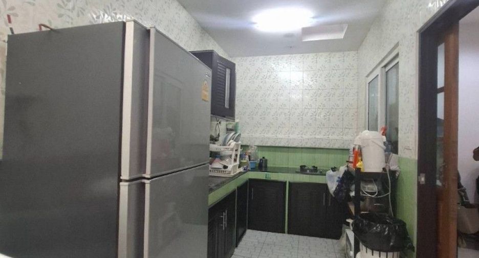 Casa adosada en venta de 3 habitaciones en Khlong Sam Wa, Bangkok