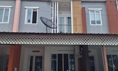 Casa adosada en venta de 3 habitaciones en Khlong Sam Wa, Bangkok
