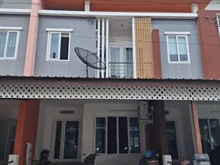 Casa adosada en venta de 3 habitaciones en Khlong Sam Wa, Bangkok