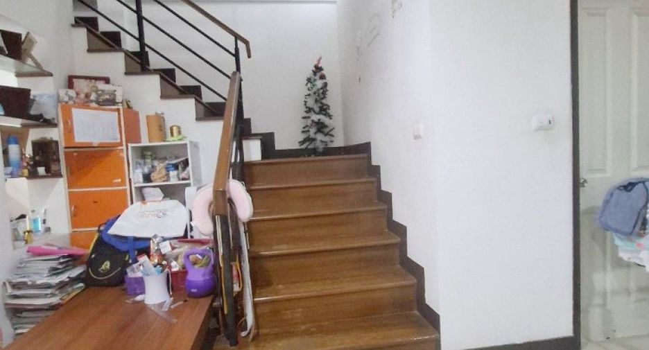 Casa adosada en venta de 3 habitaciones en Khlong Sam Wa, Bangkok