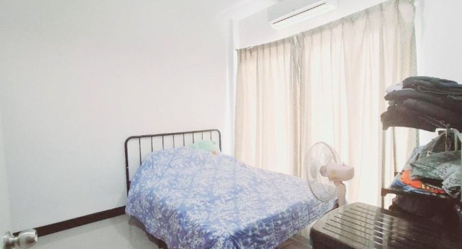 Casa adosada en venta de 3 habitaciones en Khlong Sam Wa, Bangkok