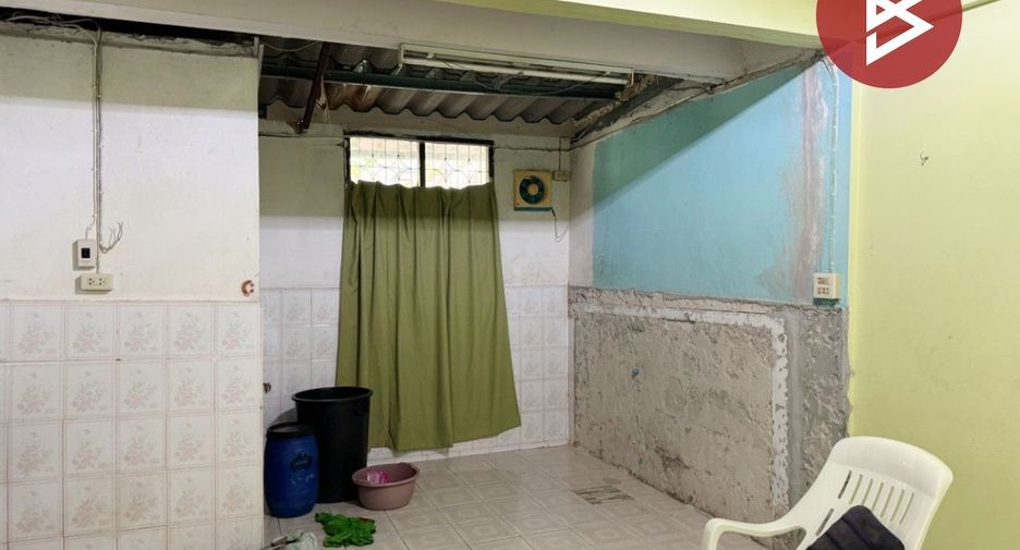 For sale 2 bedrooms townhouse in Mueang Samut Prakan, Samut Prakan