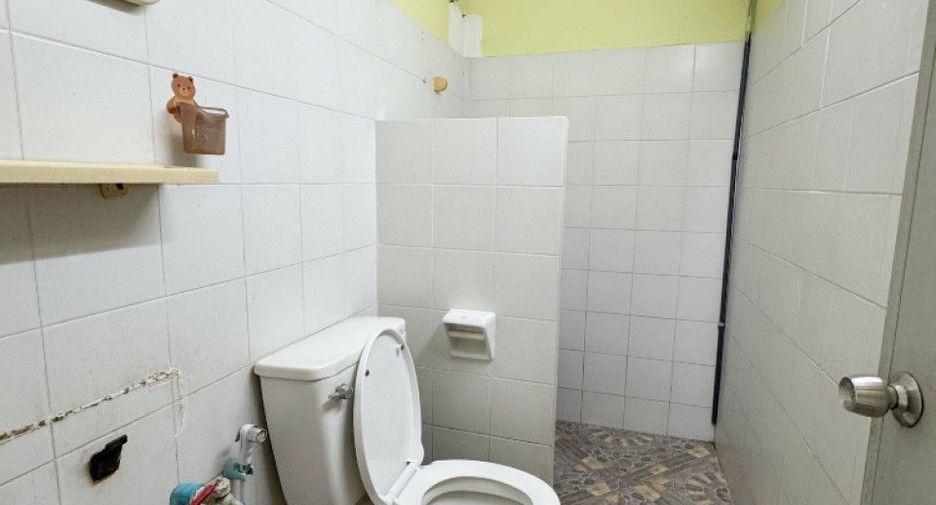 For sale 2 bedrooms townhouse in Mueang Samut Prakan, Samut Prakan
