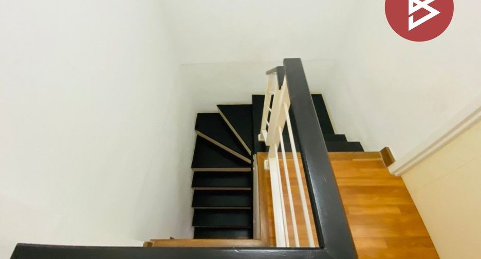 Casa adosada en venta de 3 habitaciones en Phra Pradaeng, Samut Prakan