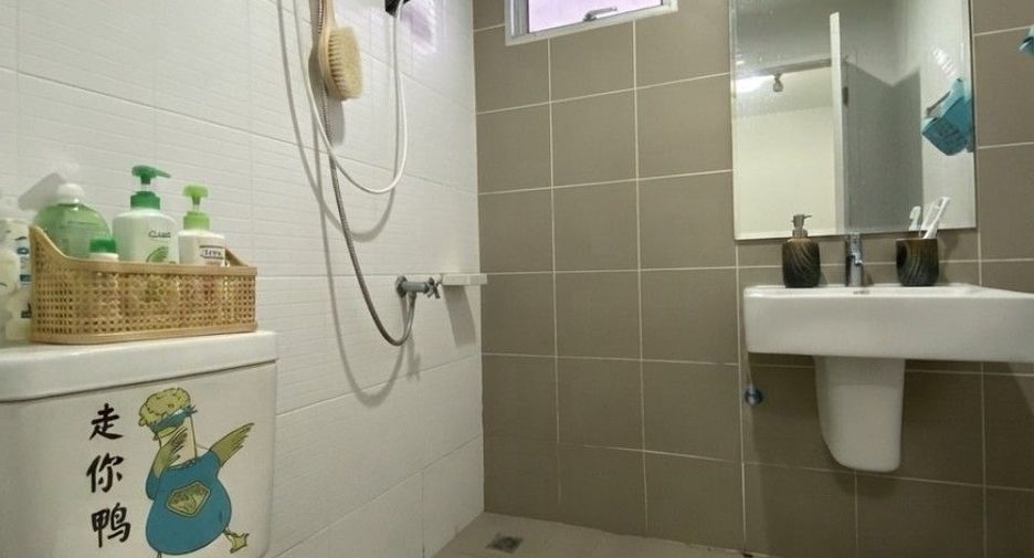 Casa adosada en venta de 3 habitaciones en Phra Pradaeng, Samut Prakan