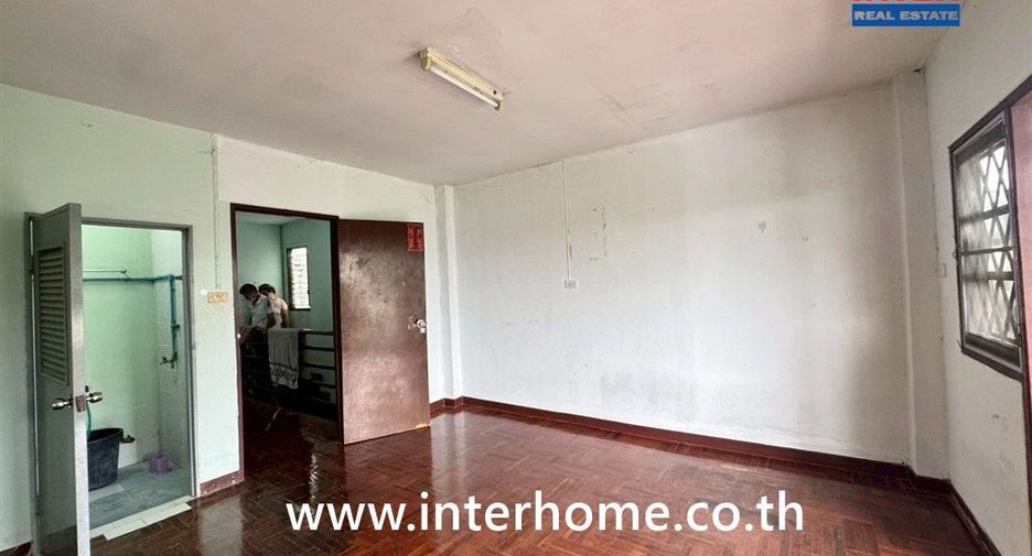 For sale 6 ベッドルーム townhouse in Bang Khae, Bangkok