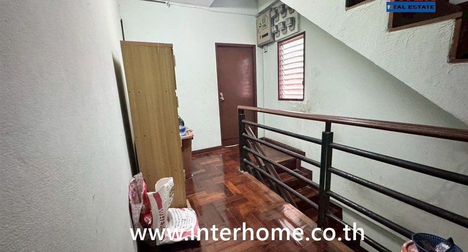 For sale 6 ベッドルーム townhouse in Bang Khae, Bangkok