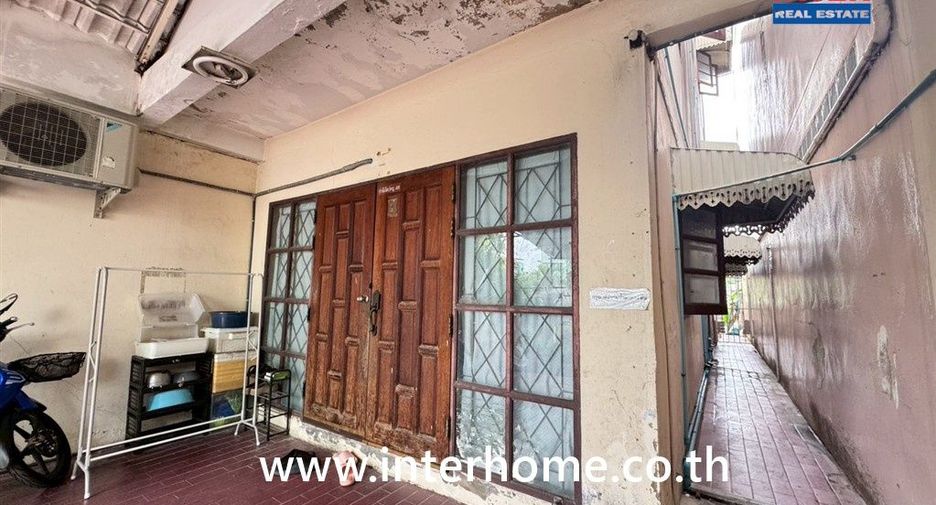 For sale 6 ベッドルーム townhouse in Bang Khae, Bangkok