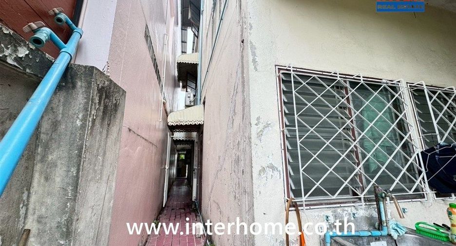 For sale 6 ベッドルーム townhouse in Bang Khae, Bangkok