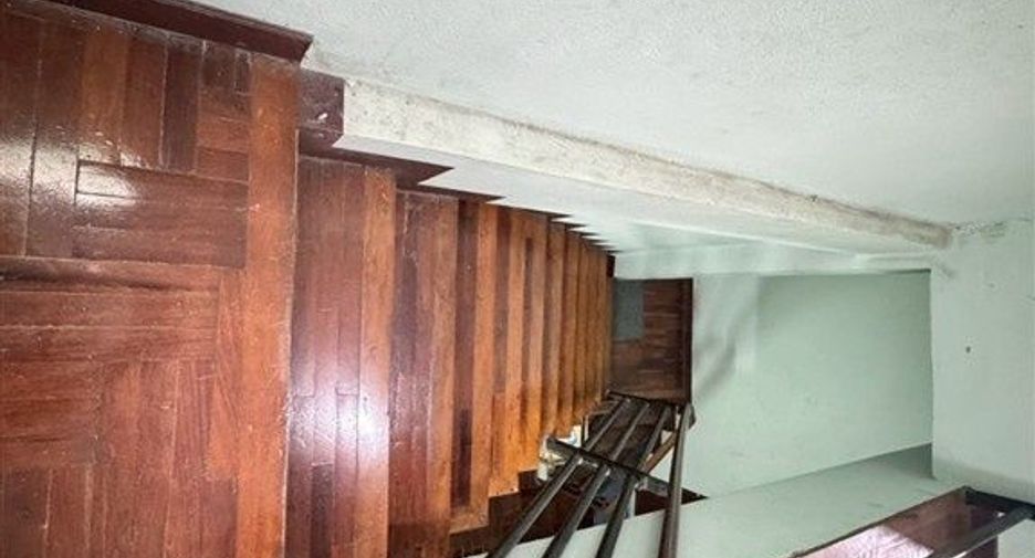 For sale 6 ベッドルーム townhouse in Bang Khae, Bangkok