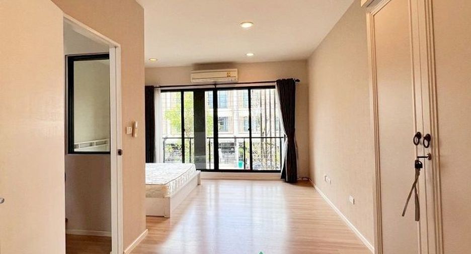 For sale 3 bedrooms townhouse in Phasi Charoen, Bangkok