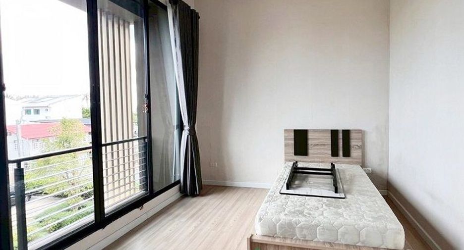 For sale 3 bedrooms townhouse in Phasi Charoen, Bangkok