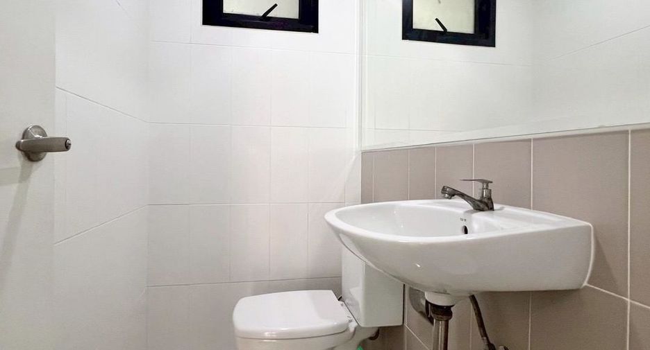 For sale 3 bedrooms townhouse in Phasi Charoen, Bangkok