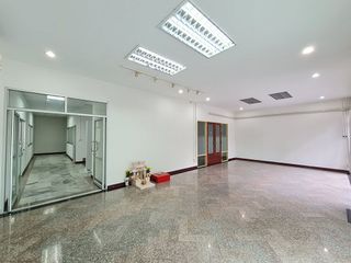 Local comercial en venta de 23 habitaciones en Bang Khen, Bangkok