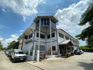 Local comercial en venta de 23 habitaciones en Bang Khen, Bangkok