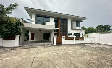 À louer 3 chambres maison à Si Racha, Chonburi