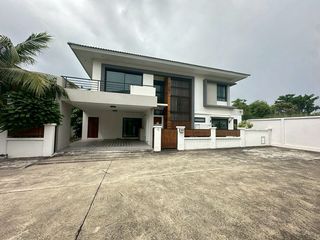 For rent 3 bedrooms house in Si Racha, Chonburi