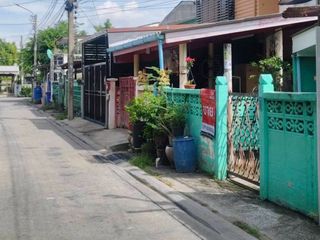 Casa adosada en venta de 3 habitaciones en Lat Krabang, Bangkok
