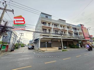 Gewerbefläche zur Miete und zum Kauf mit 3 Zimmer in Lam Luk Ka, Pathum Thani