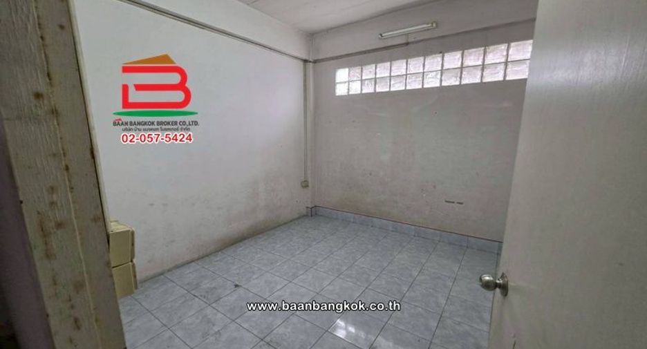 Gewerbefläche zur Miete und zum Kauf mit 3 Zimmer in Lam Luk Ka, Pathum Thani