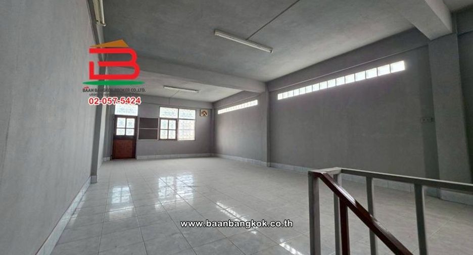 Gewerbefläche zur Miete und zum Kauf mit 3 Zimmer in Lam Luk Ka, Pathum Thani