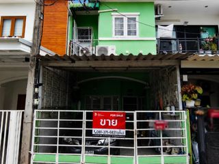 Casa adosada en venta de 3 habitaciones en Khlong Sam Wa, Bangkok