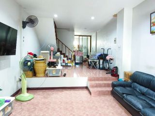Casa adosada en venta de 3 habitaciones en Khlong Sam Wa, Bangkok