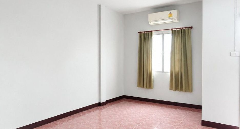 Casa adosada en venta de 3 habitaciones en Khlong Sam Wa, Bangkok