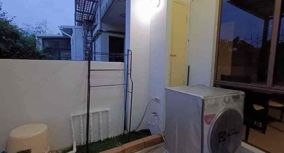 Haus zur Miete mit 3 Zimmer in Phra Khanong, Bangkok