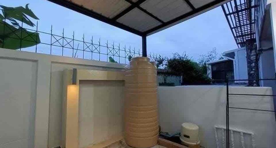 Haus zur Miete mit 3 Zimmer in Phra Khanong, Bangkok
